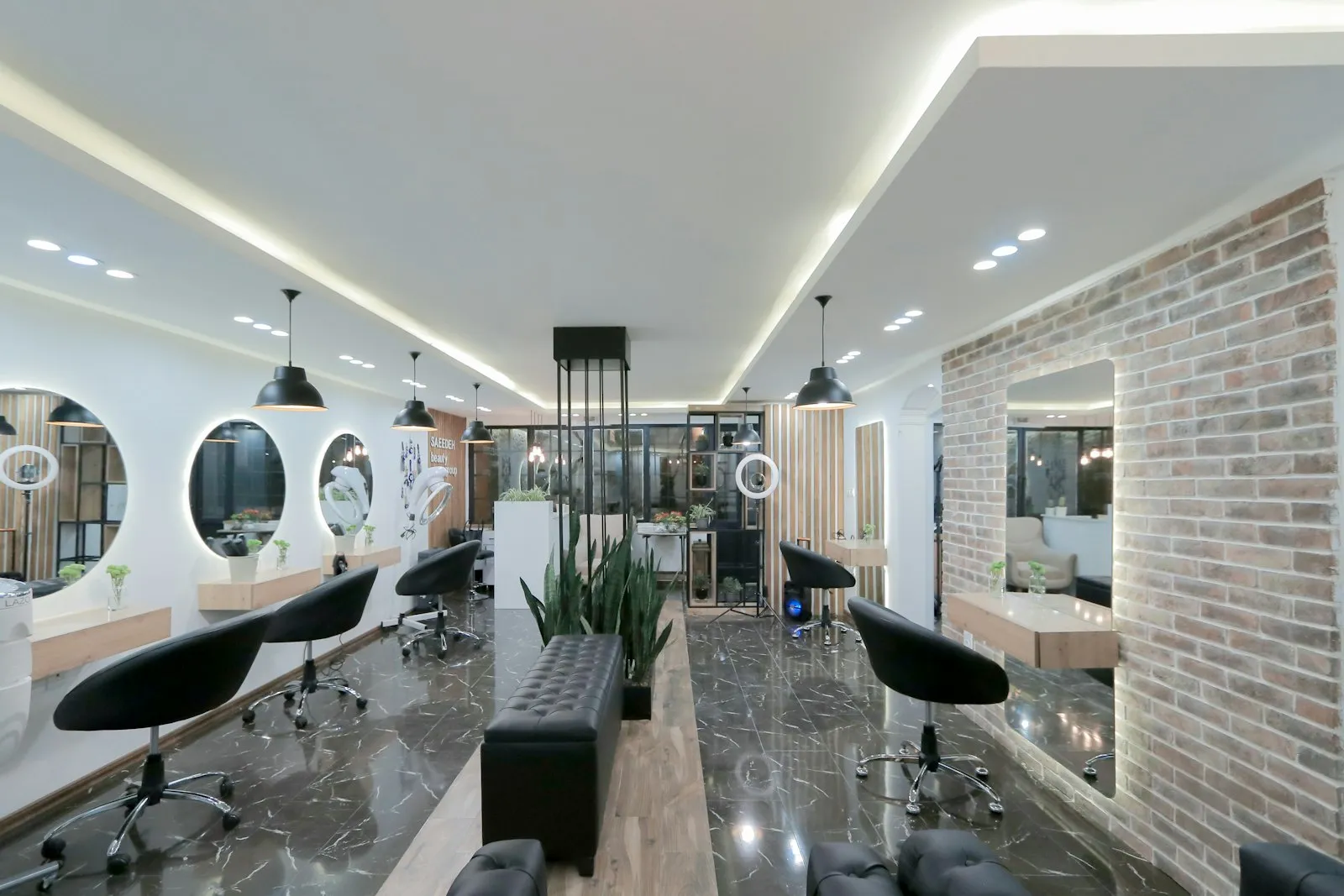 Il salone, luminoso e minimale